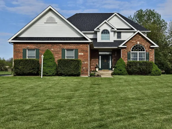 213 Windy Oak Dr, Hebron, IN 46341