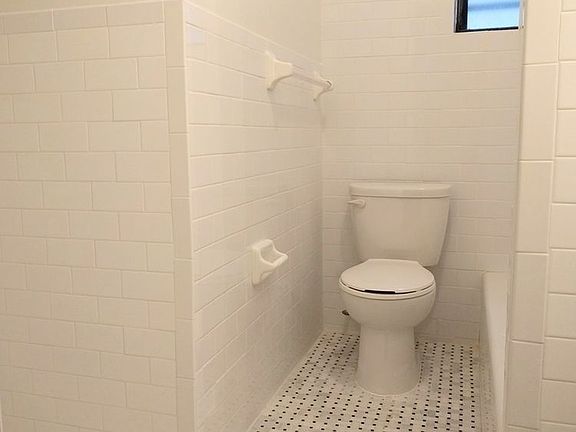 5th image of 21 Saint Pauls Ct APT 1C