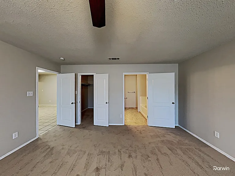 1210 Hampton Dr — Photo 8