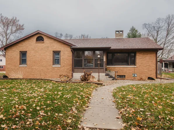 817 8th St, Lacon, IL 61540