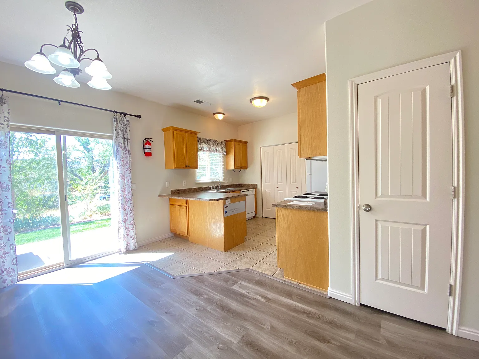 3 bed, 1242 sqft, $1,300 — Photo 4