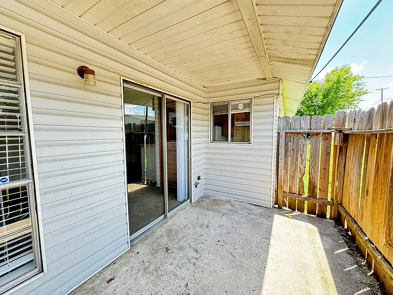 2112 Hinkle Ave — Photo 28