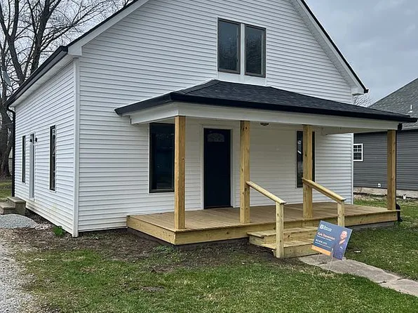 1056 S 6th St, Clinton, IN 47842