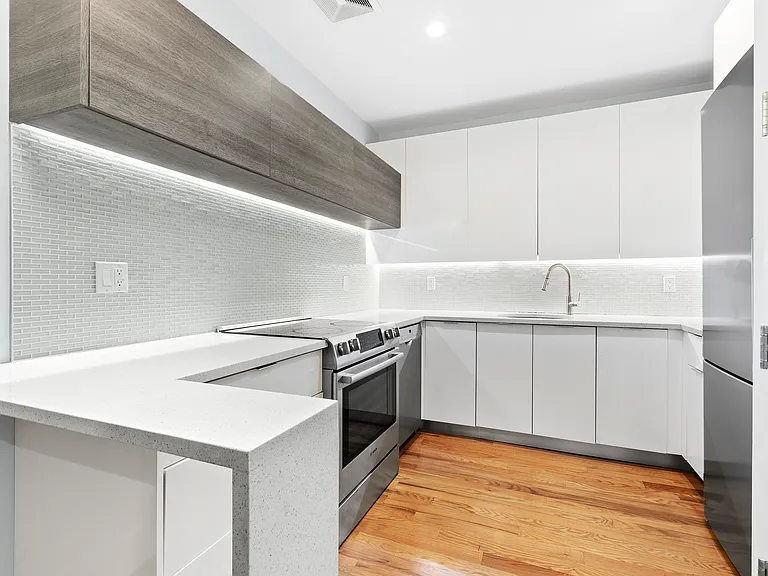 1059 Manhattan Ave #6B — Photo 4