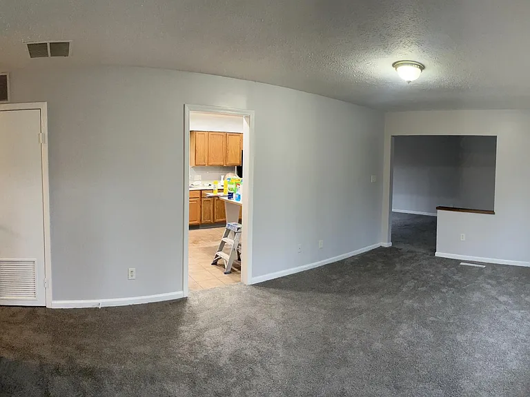 6037 E 43rd St — Photo 3