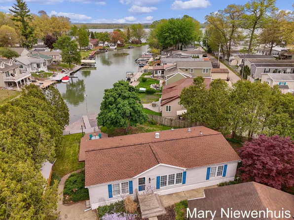 2889 S Patterson Rd, Wayland, MI 49348