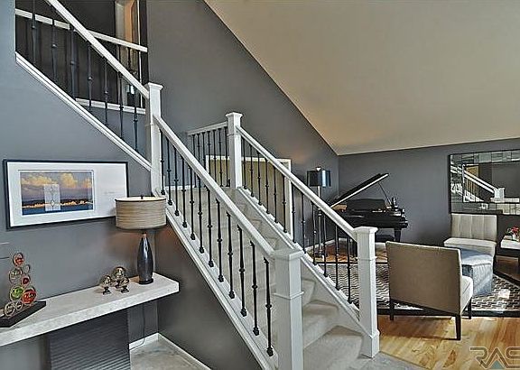 2nd image of 304 E Pennbrook Cir