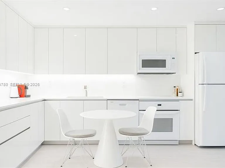 2301 Collins Avenue Cu #636 — Photo 1