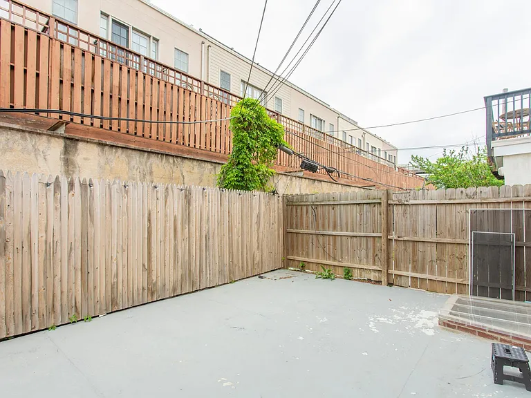 1629 Wallace St #1R — Photo 23