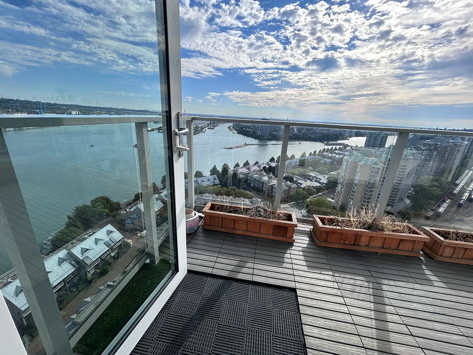 Quayside Dr, New Westminster — Photo 2