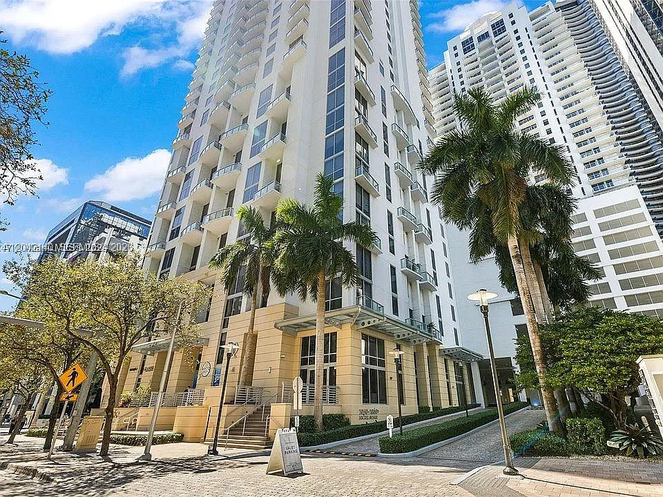 1050 Brickell Ave #416