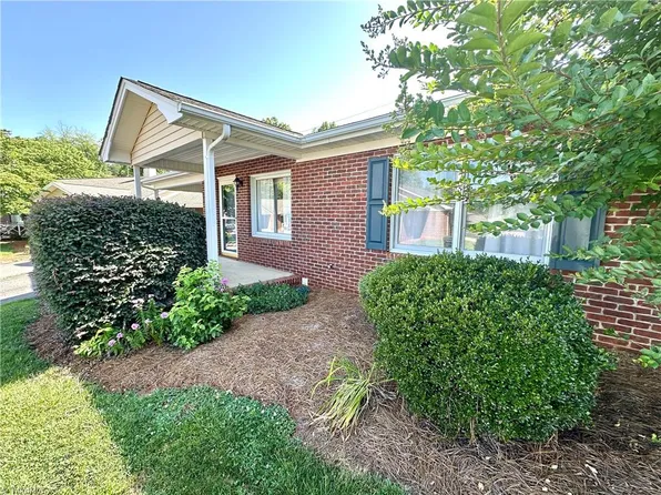 2023 N Main St #B, Mount Airy, NC 27030
