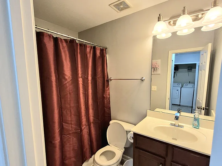 Full Bathroom 2