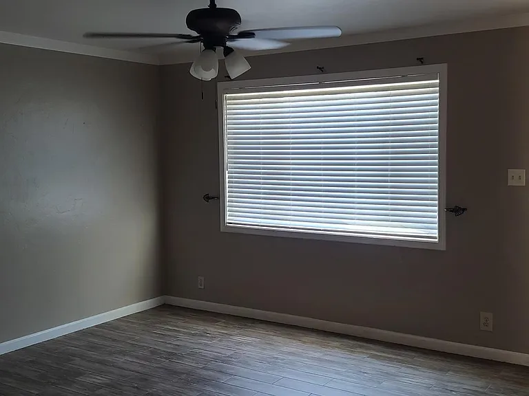 449 E Pierce St — Photo 21
