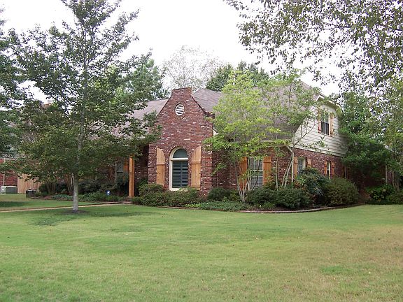 3rd image of 2105 Oaklawn Ln