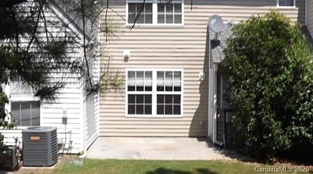 2 bed, 2.5 bath, 1352 sqft, $1,850 — Photo 2