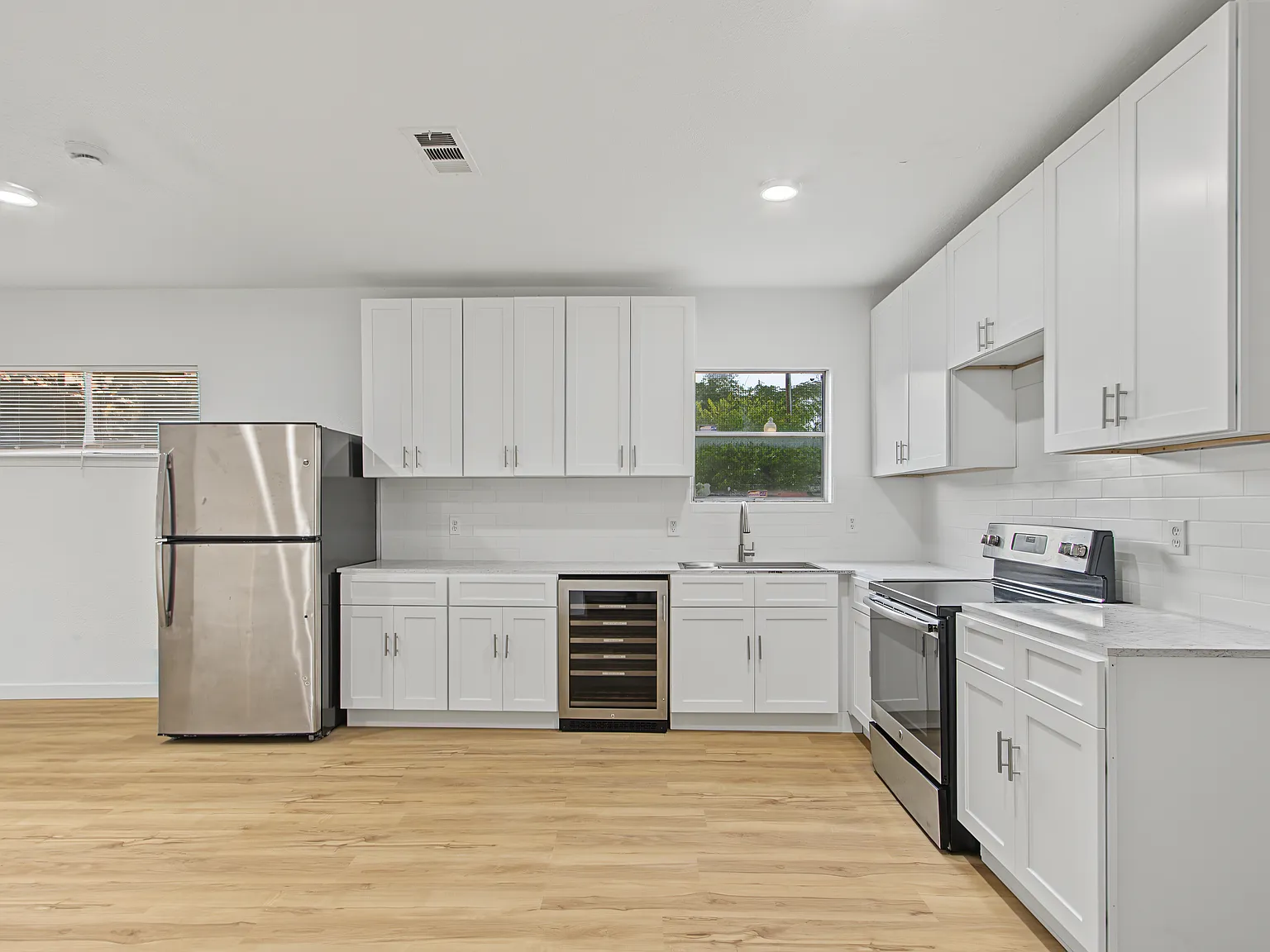 4 bed, 1695 sqft, $2,600 — Photo 3