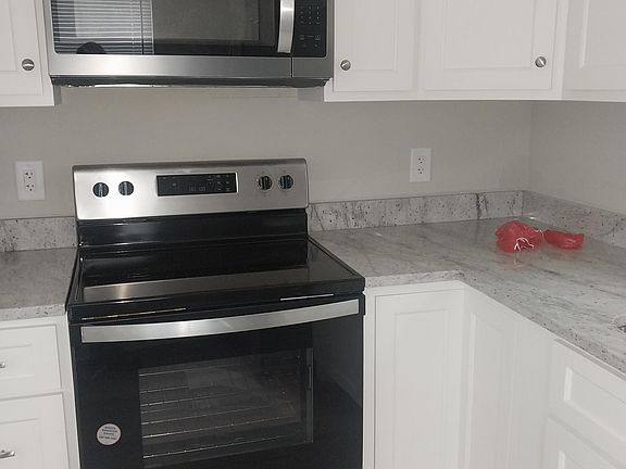 4th image of 1424 Johnston St
