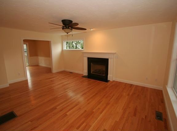 great room w/gas fireplace