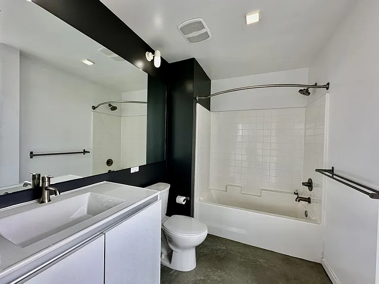 Crest-Urban Apartments — Photo 29