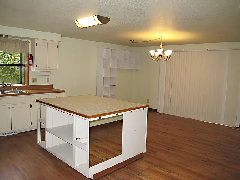 601 NW Ensign Dr — Photo 6