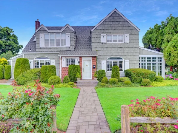 1 O'conee Walk, Bay Shore, NY 11706