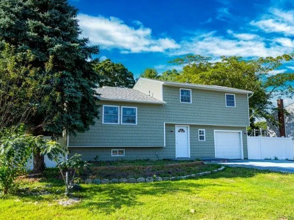 95 Holiday Park Drive, Centereach, NY 11720