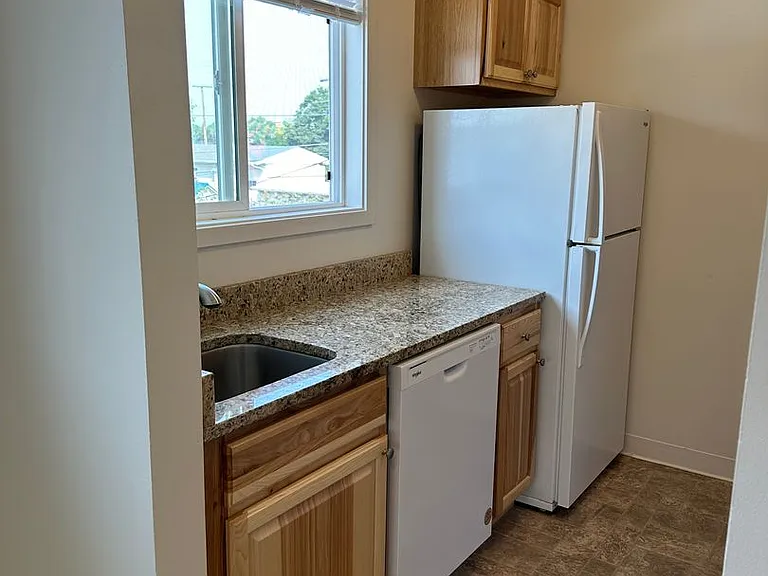340 4th Ave E — Photo 14