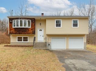 63 Camelot Rd, Poughkeepsie, NY 12601