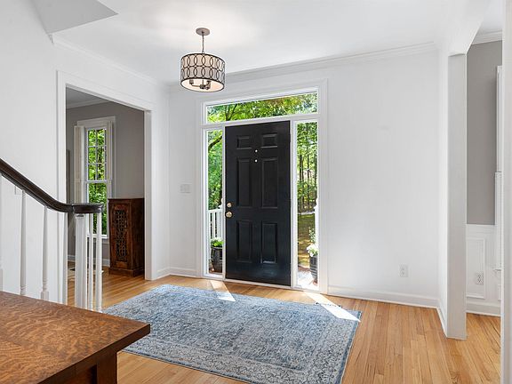 4th image of 100 Basswood Ct