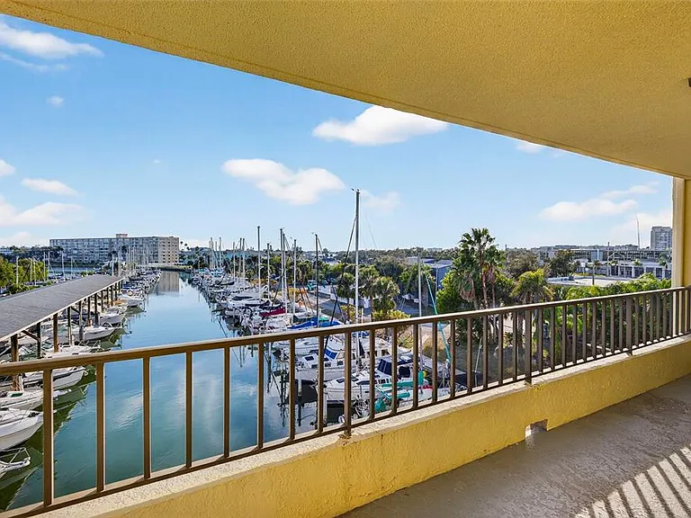 1750 Harbor Pl S #303 — Photo 2