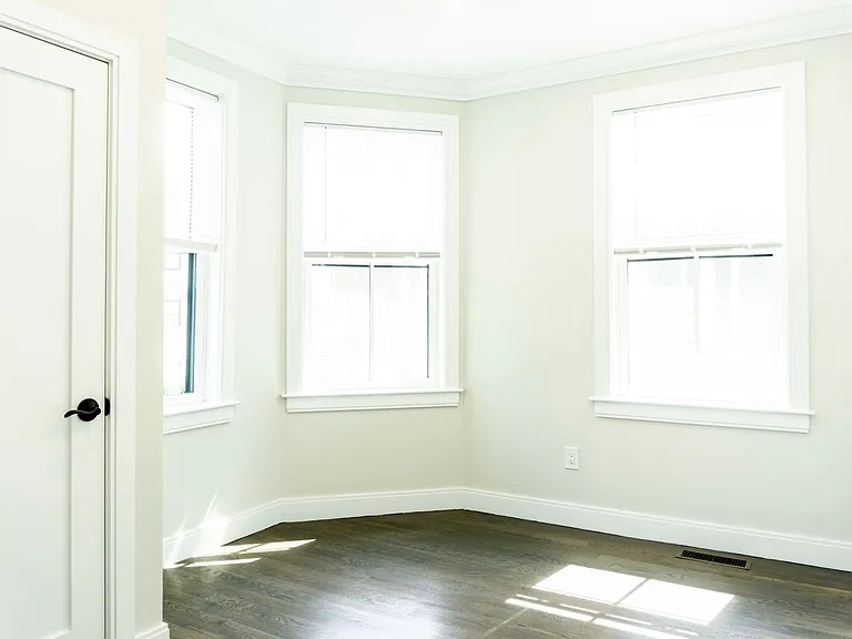 79 Linden St #8 — Photo 5