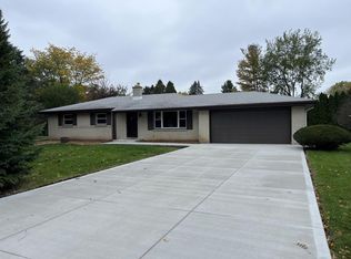 S67W13770 Hardwicke Pl, Muskego, WI 53150