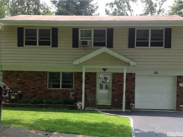 10 Saddler Ct, Huntington Station, NY 11746