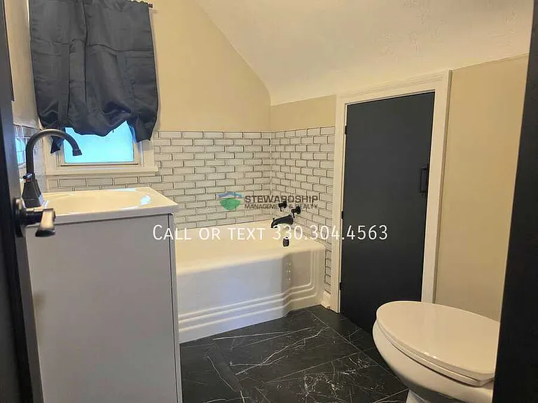 2119 Maple Ave NE — Photo 15