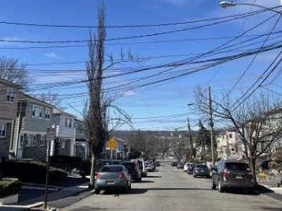 Exterior Neighborhood (street photo)