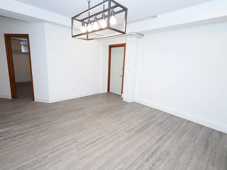 Yale Apartments — Photo 24