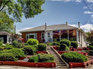 1402 W Crescent Rd NW, Calgary, AB T2M4B1