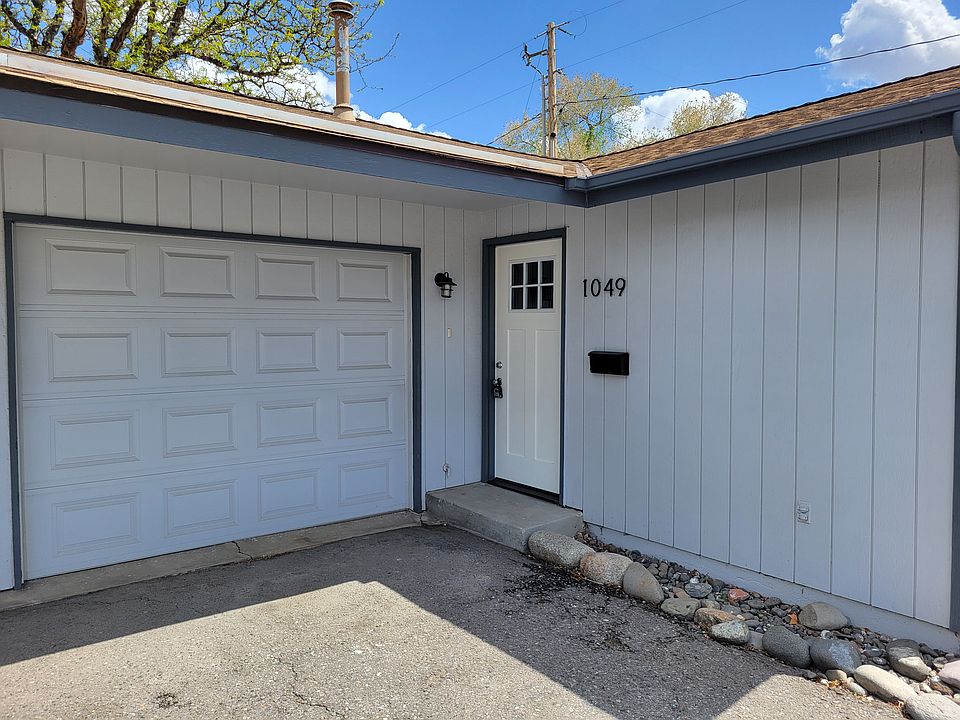 1st image of 1049 Holman Cir