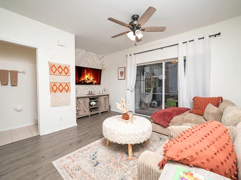 10061 Lone Cypress St — Photo 3