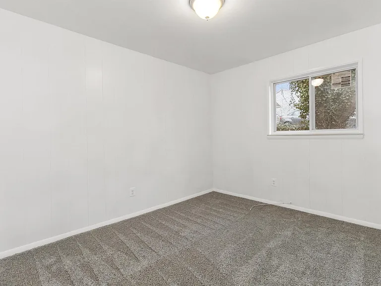 946 Fairview Ave — Photo 12