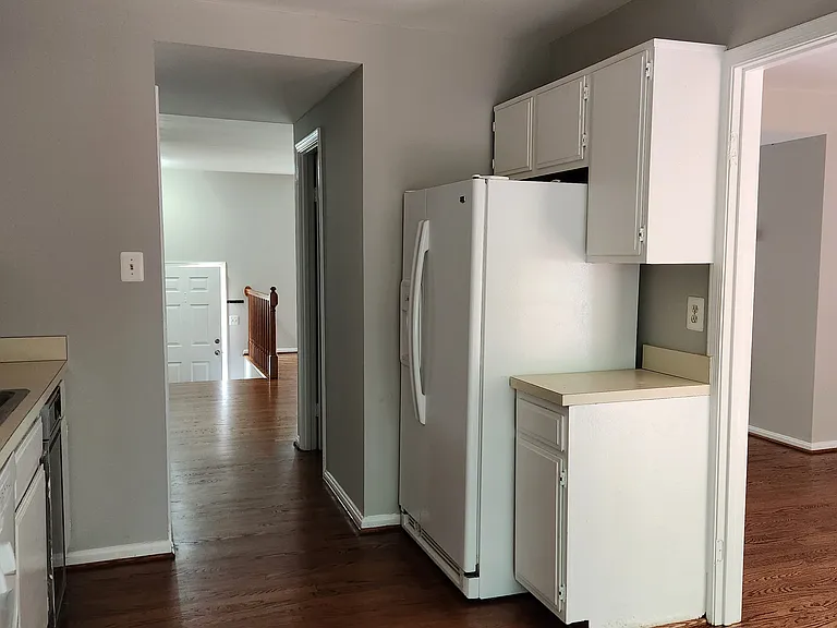 4752 Gainsborough Dr — Photo 7