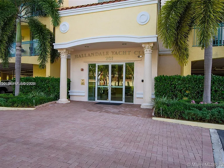 201 Golden Isles Dr #409 — Photo 4