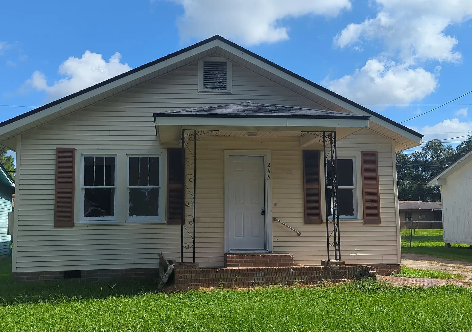 3 Bed 1 Bath — Photo 1