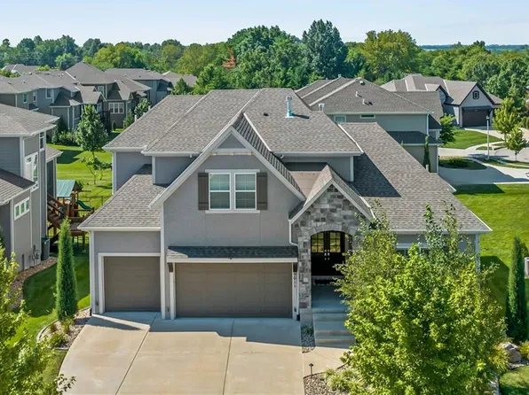 9011 W 165th Ter, Overland Park, KS 66085