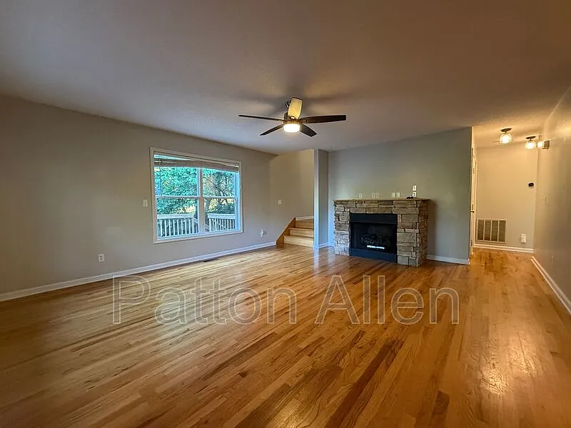 3 bed, 2.0 bath, 1836 sqft, $2,495 — Photo 3