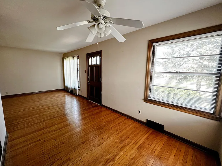 39 N Kitley Ave — Photo 4