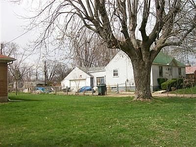 2nd image of 3223 Carlton Dr