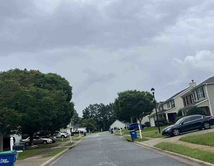 Exterior Neighborhood (street photo)