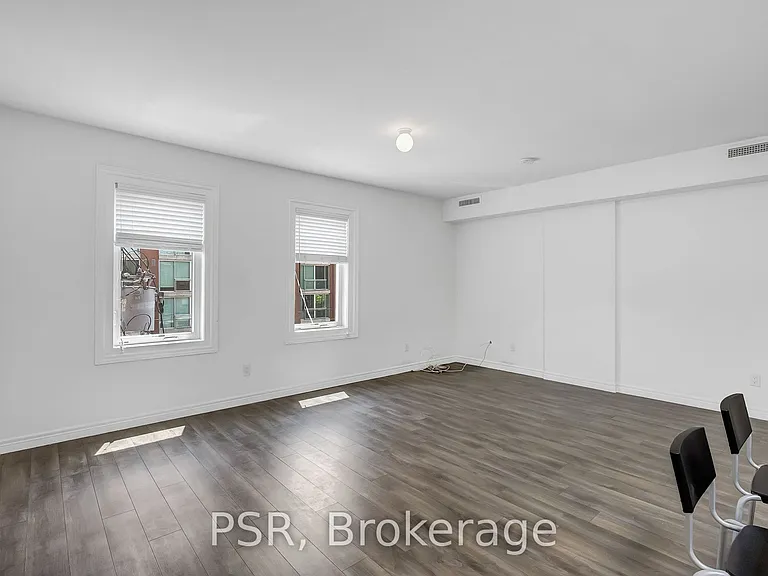 464 College St #3 — Photo 22